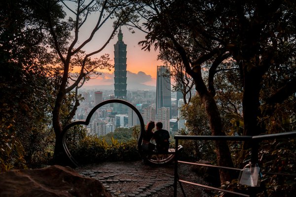 Quelles croisières permettent de participer à des ateliers de broderie traditionnelle en Ouzbékistan?